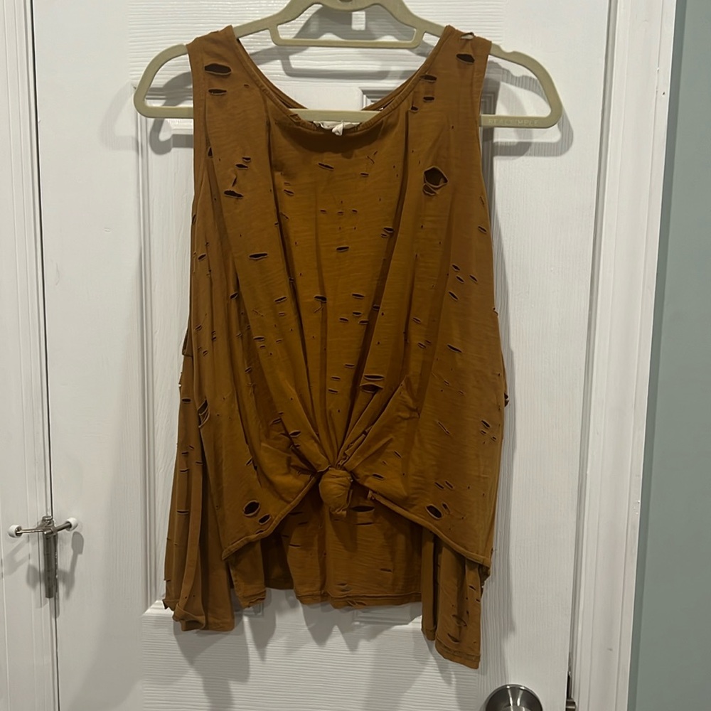 Shoulder cut out top